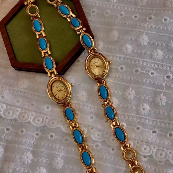 Vintage Elegant Turquoise Gold Women's Watch - Picture 4 of 6